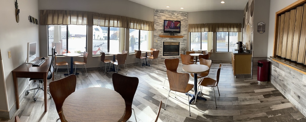 AmericInn by Wyndham Mauston 35/44