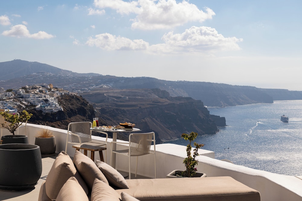 Iconic Santorini 68/73