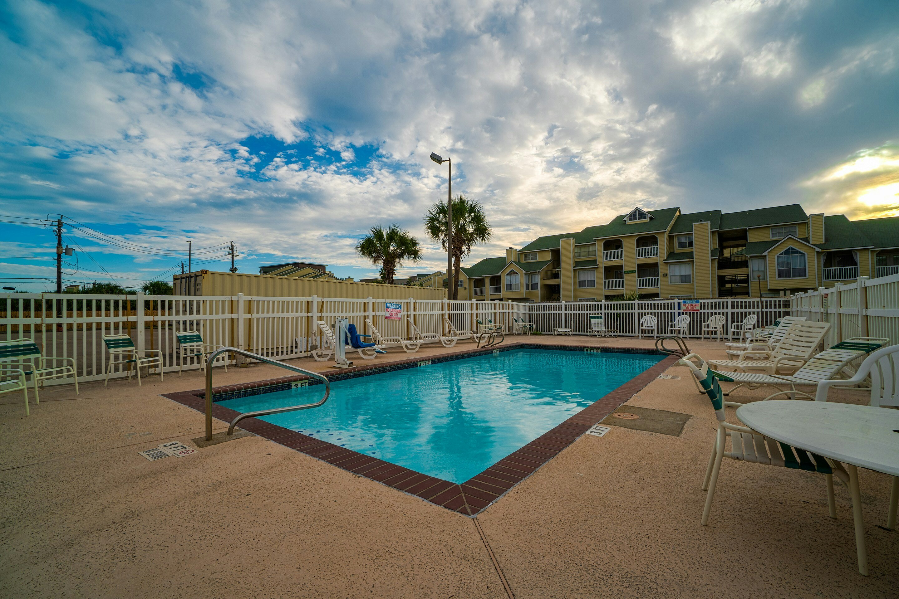 Island Inn By OYO Galveston Beach, TX 42/45