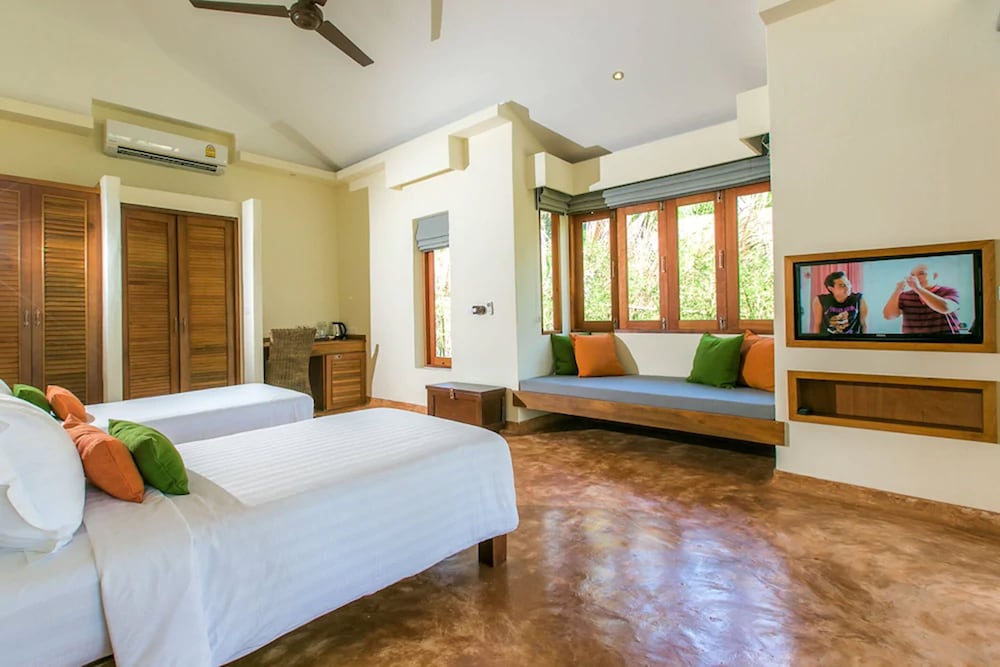 SEA DANCE RESORT 34/77