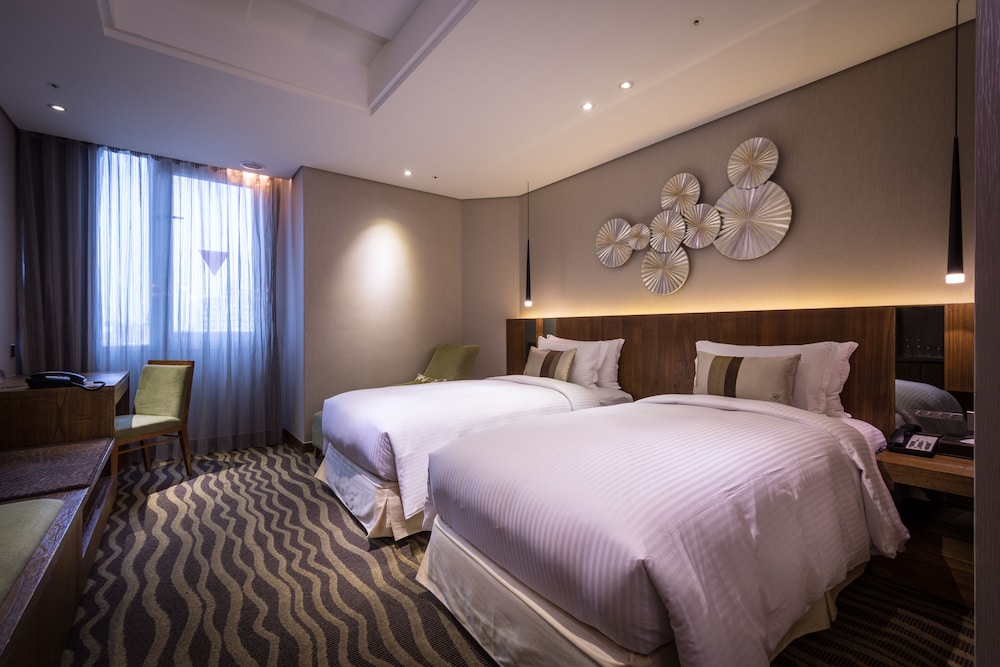Business, City, Twin Beds