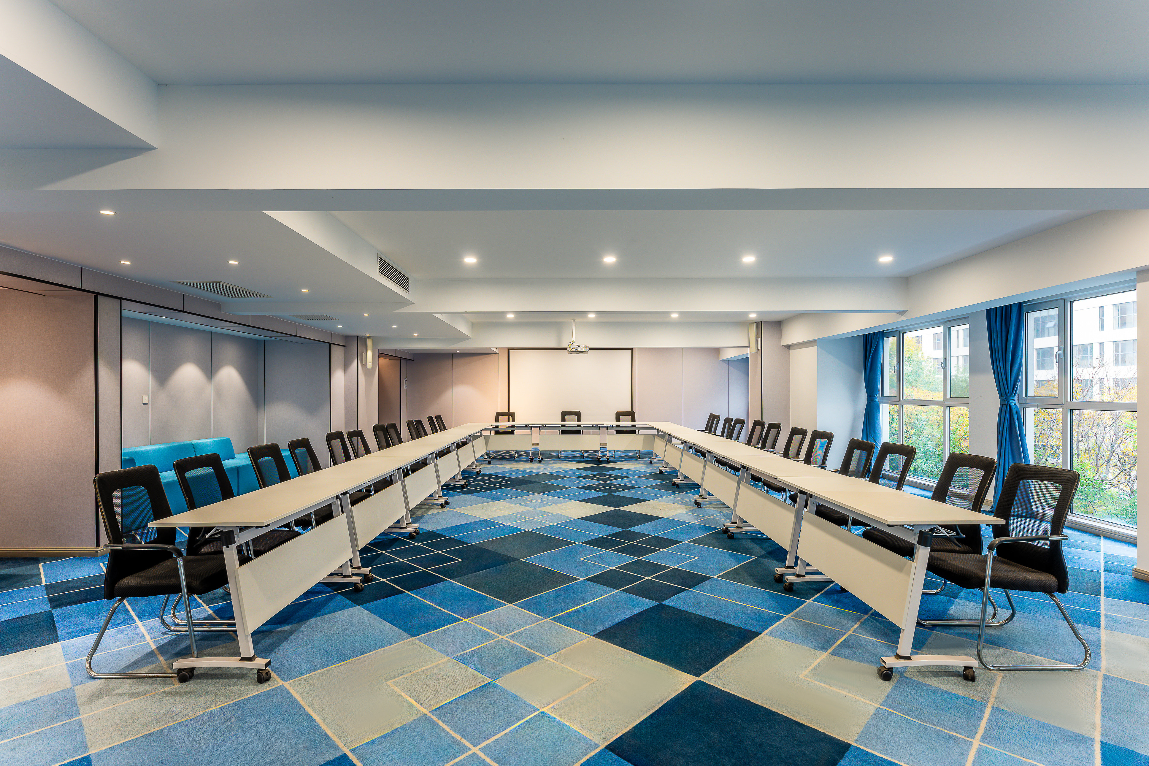 Holiday Inn Express Tianjin Airport East 24/50