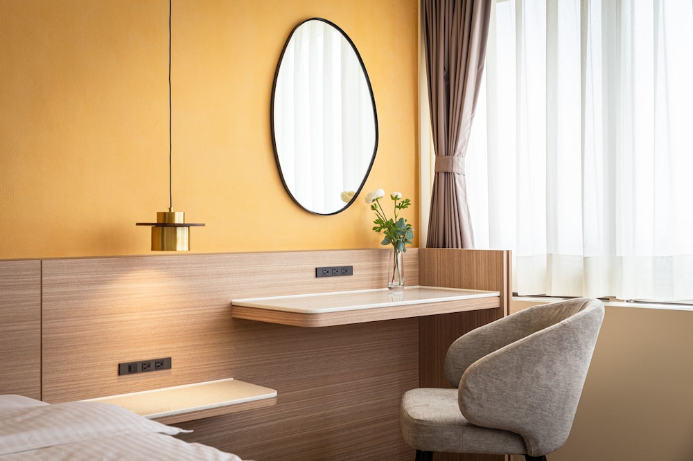 Hotel Ever Spring 45/68