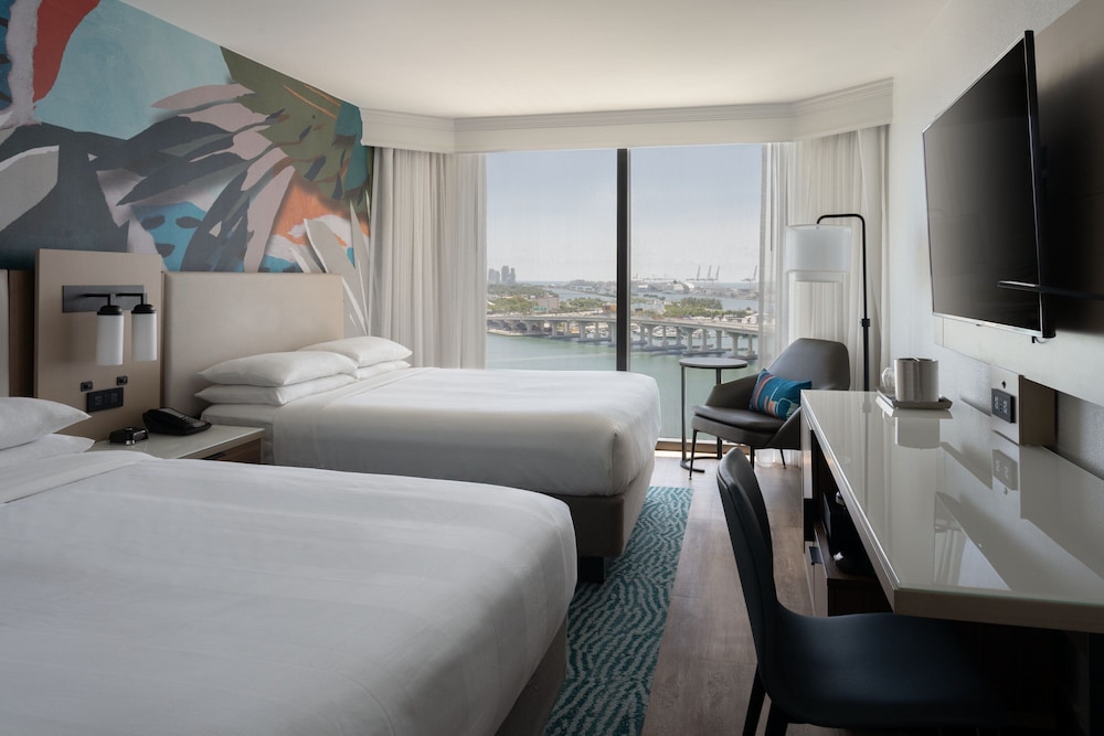 room, 2 queen beds, bay view