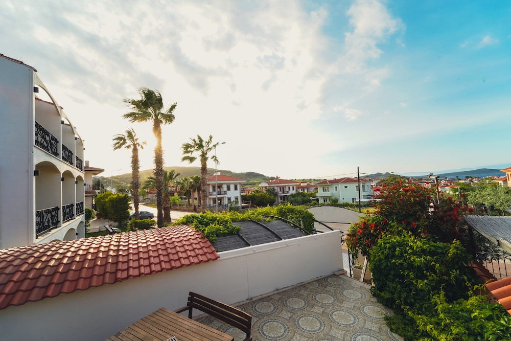 Cunda Dalyan Otel 43/49