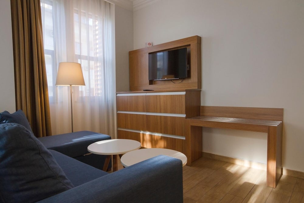 Comfort Suites 26/48
