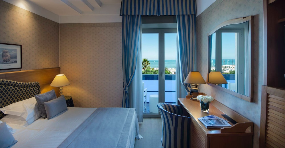 Lungomare Hotel 12/50
