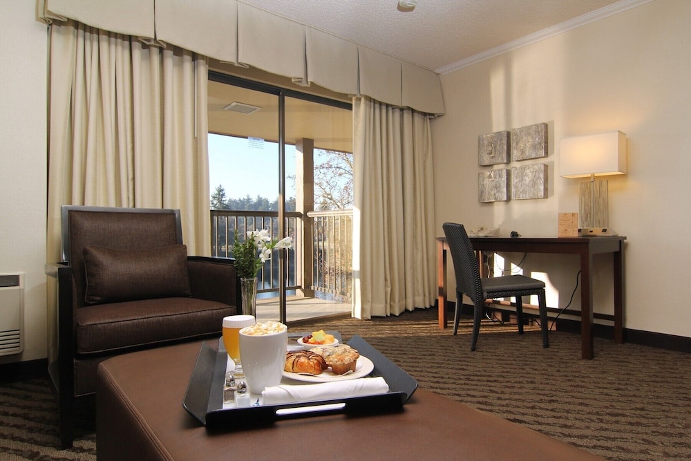 Valley River Inn 33/50