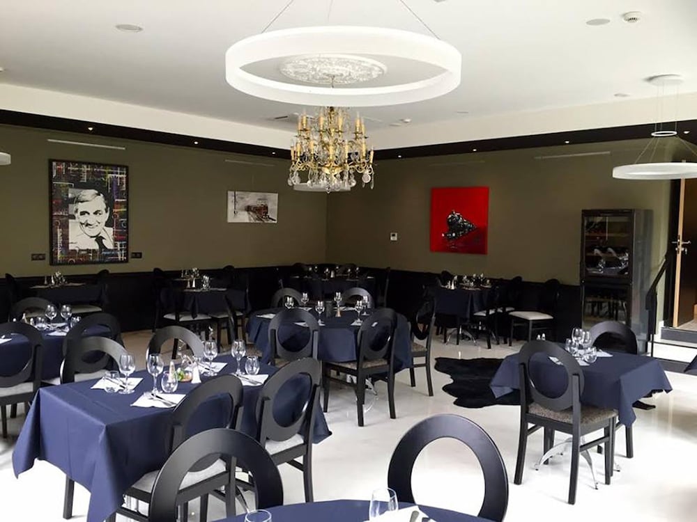 Adonis Brive Grand Hotel 25/33