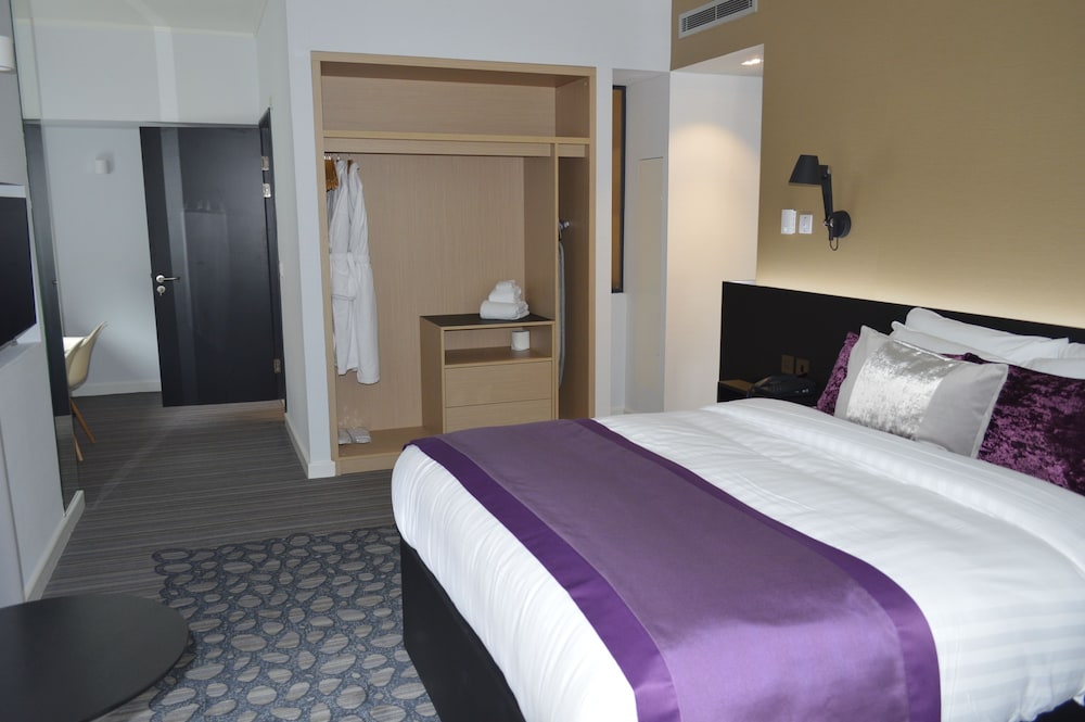 The Golden Jubilee Hotel 3/50