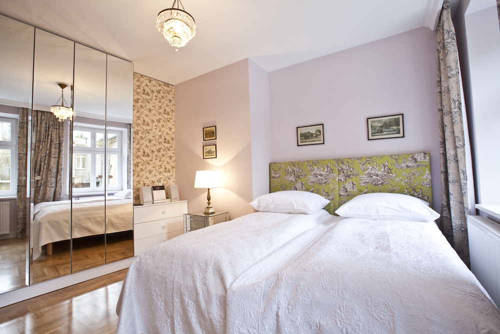 CRYSTAL SUITES CHEZ HELENA 20/64