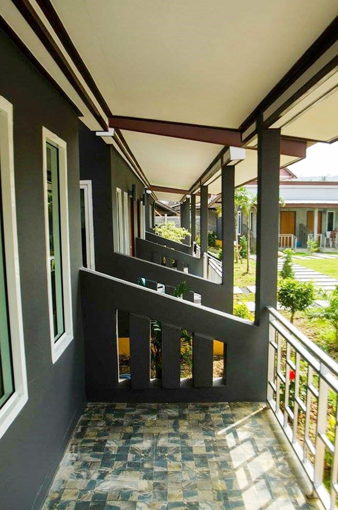 Popular Lanta Resort 10/41