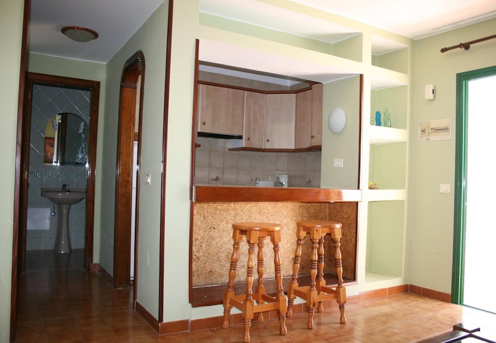Las Acacias Apartments 2/32