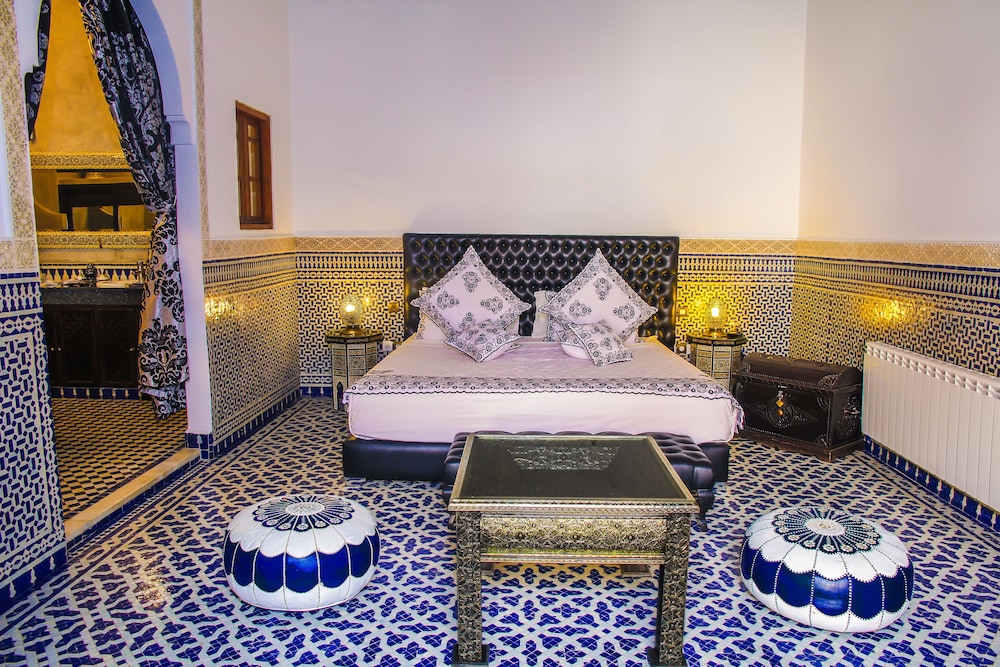 CASABLANCA, DELUXE, SUITE