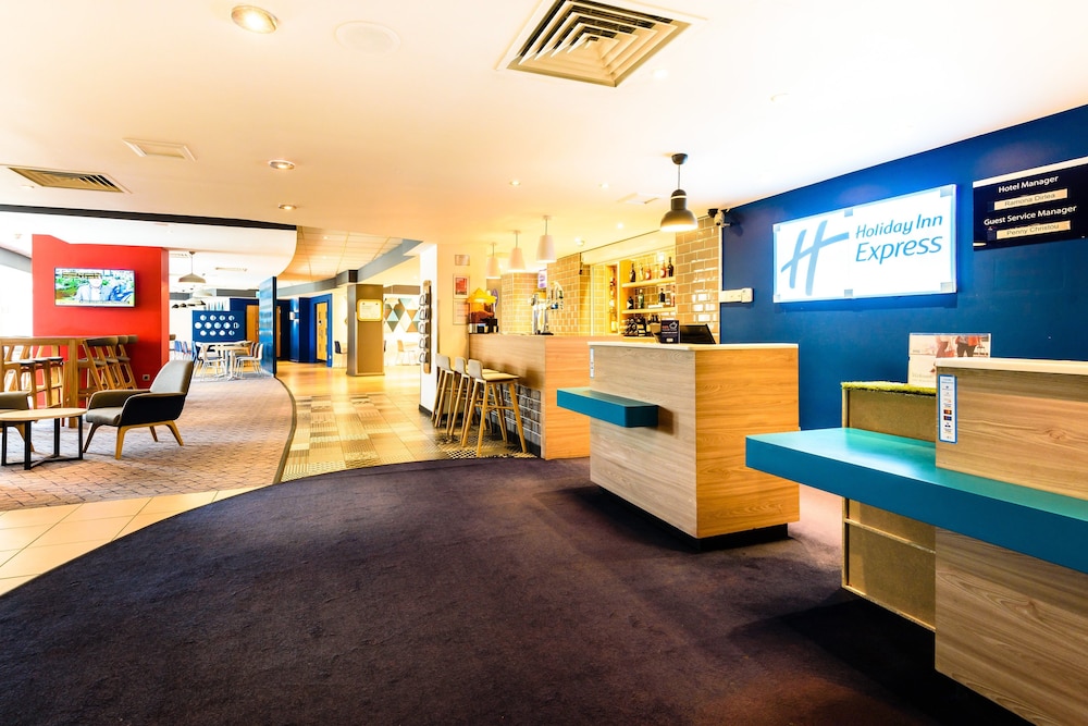 Holiday Inn Express Portsmouth Gunwharf Quays 15/56