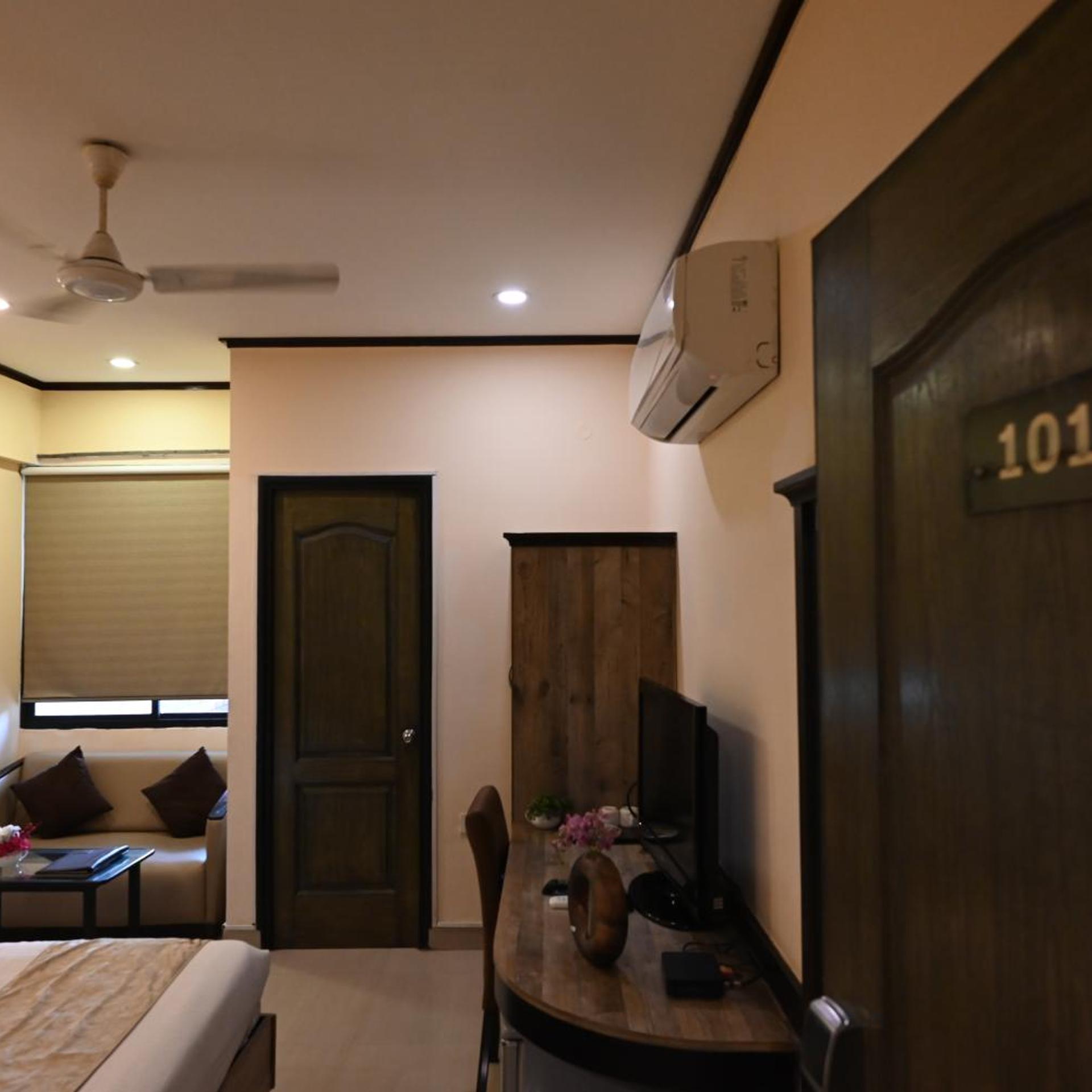 Little Chef Hotel 25/55