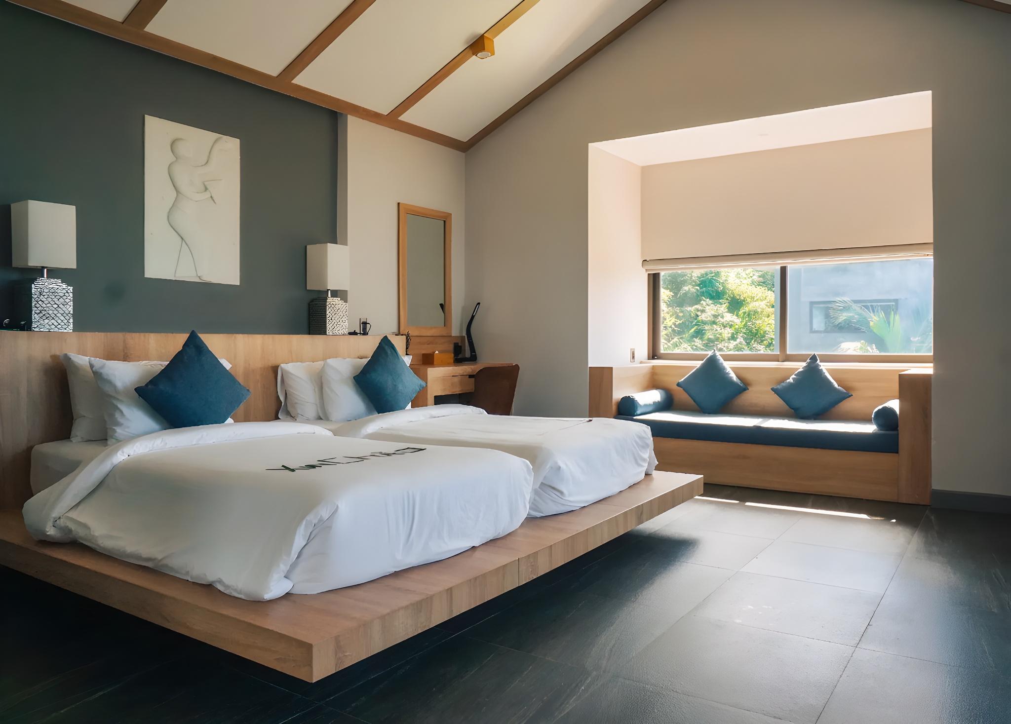 3 Bedrooms Hillside Pool Villa