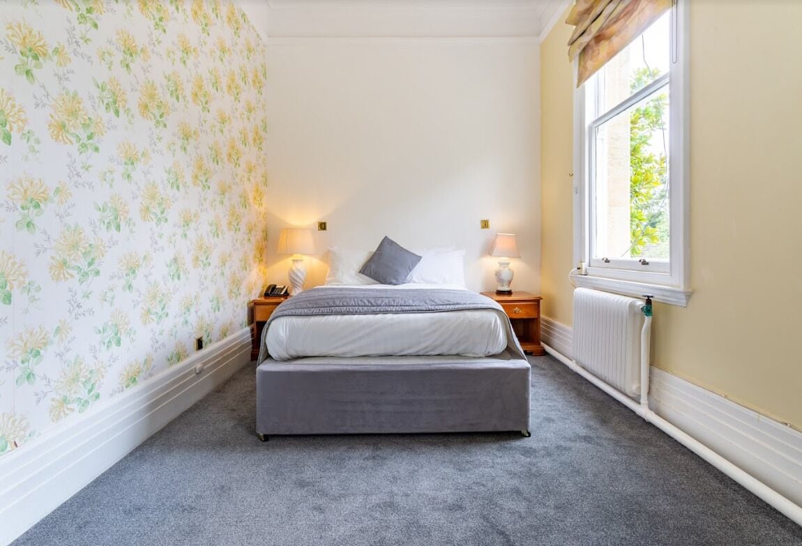 Manor, Double Bed, Pet Friendly, Small