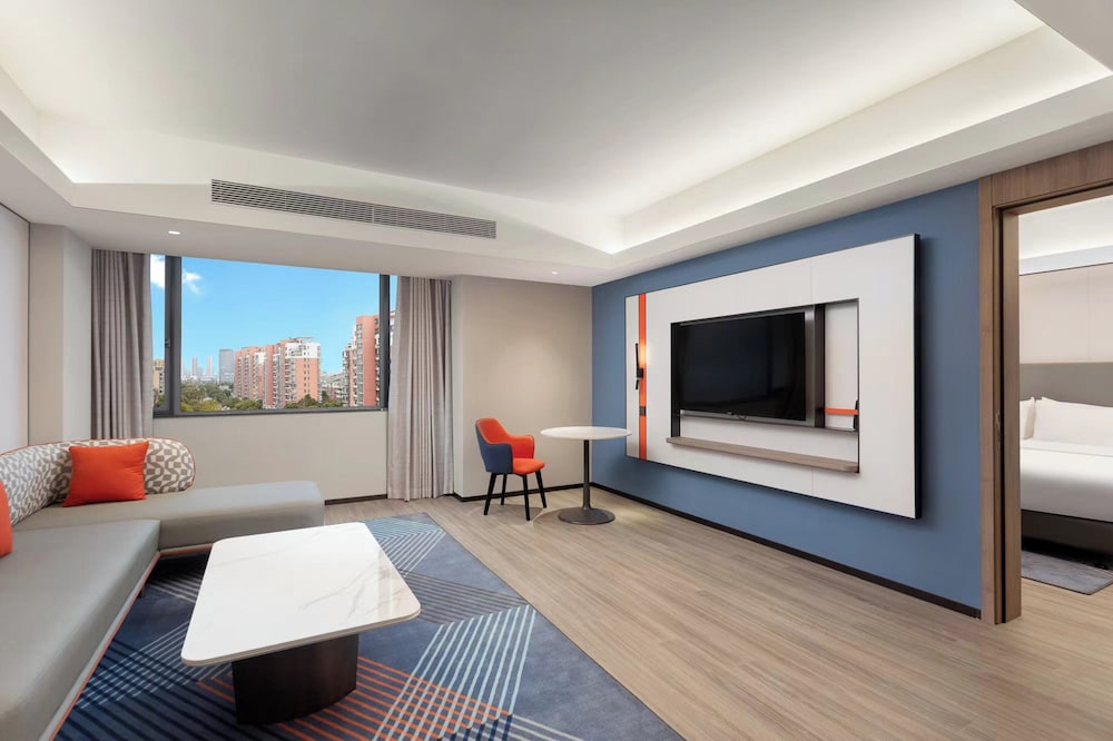 Holiday Inn Express Shanghai Gumei 41/56