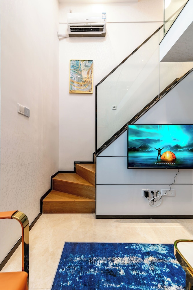 Huaqiang North Executive Apartment 16/20