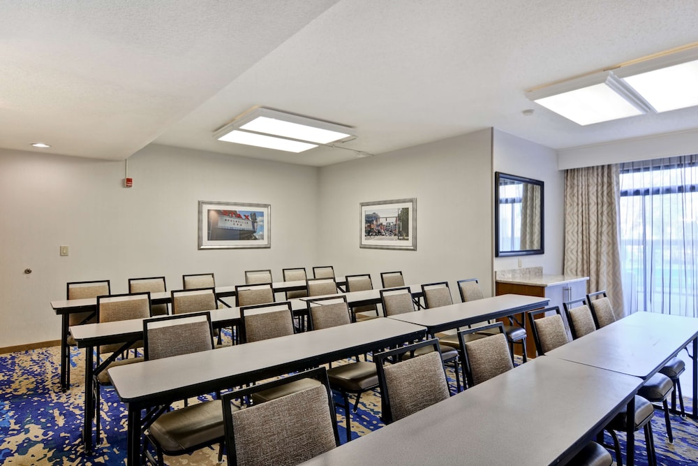 Hampton Inn Memphis-Poplar 45/53