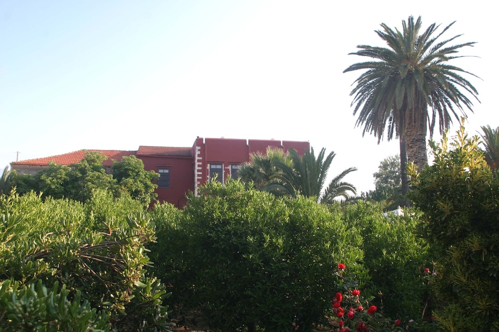 Oasis Guesthouse 30/35