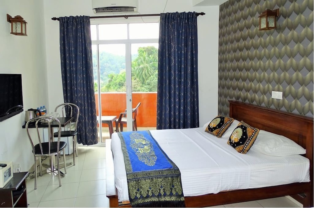 Kandy Supreme Hotel 12/61