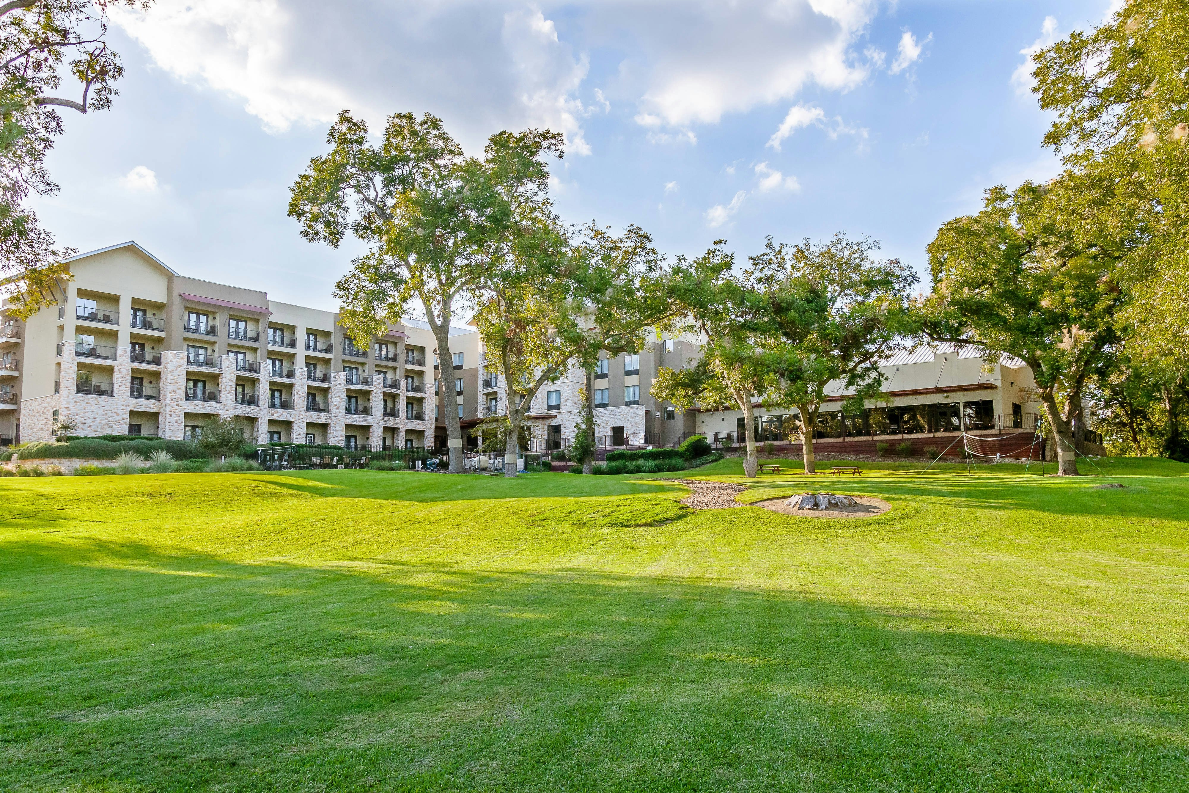 Courtyard New Braunfels River Village 77/78