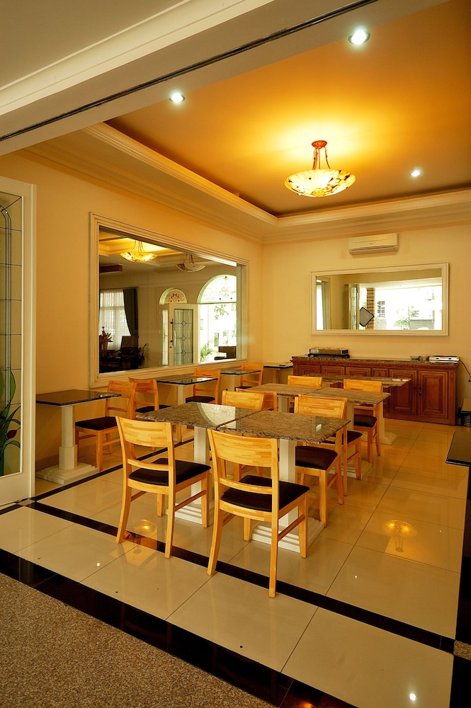 Cove Ottenville Boutique Hotel 50/50