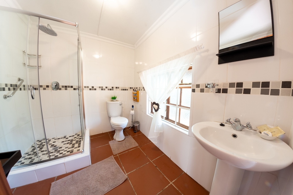 Maclear Manor 27/31