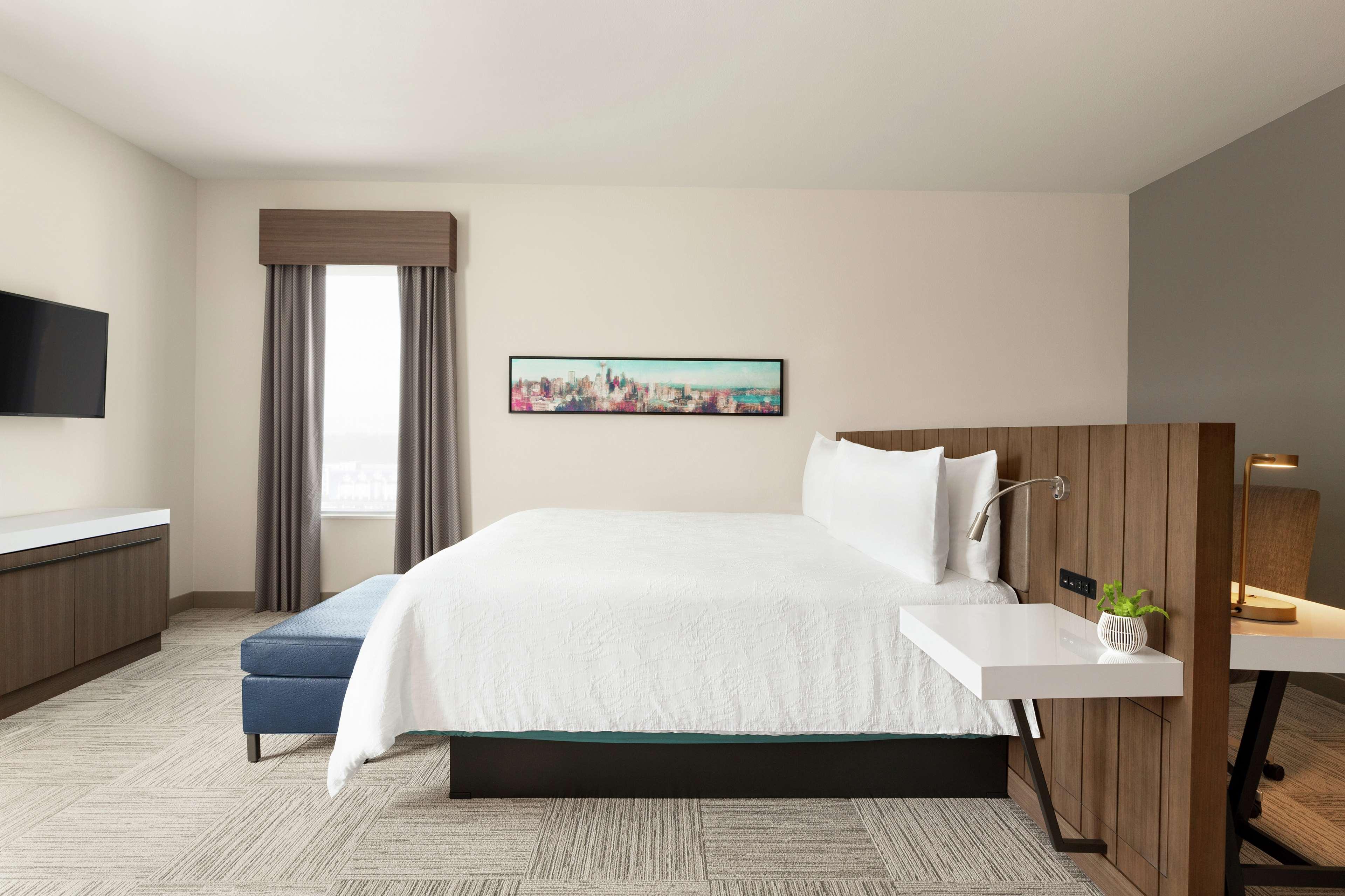 Deluxe, King Bed, City View