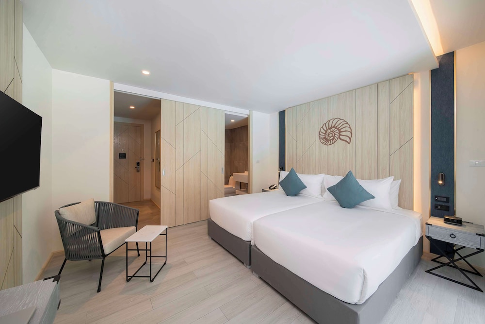 Deluxe, Double Bed, Pool Access