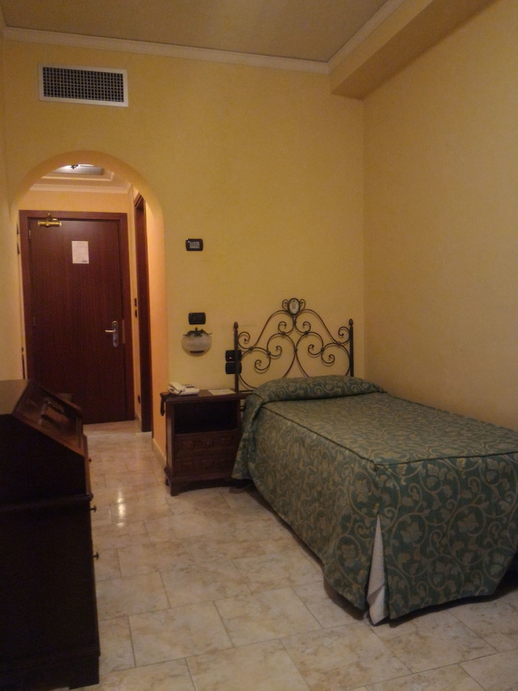 Hotel Primavera Dell'etna 14/47