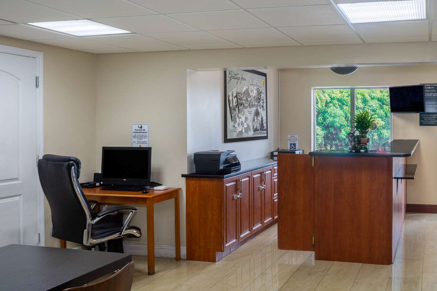 Super 8 By Wyndham Bradenton Sarasota Area 6/11