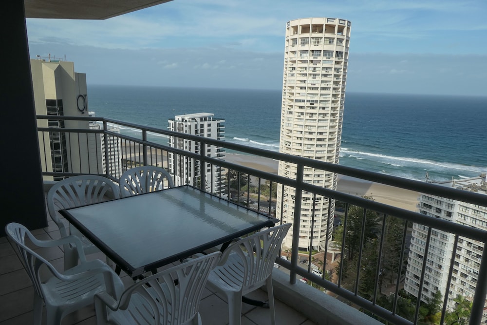 Mantra Crown Towers Surfers Paradise 12/95