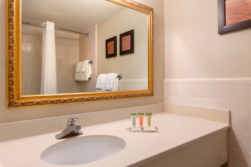 Wingate by Wyndham Williamsburg 44/49