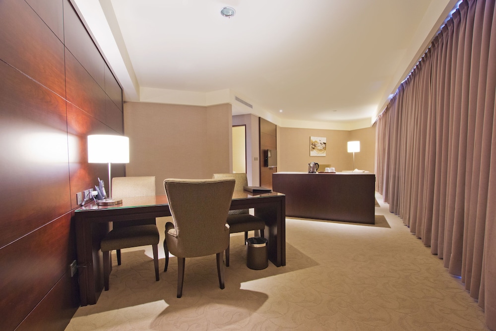 Lai Lai Hotel 10/74