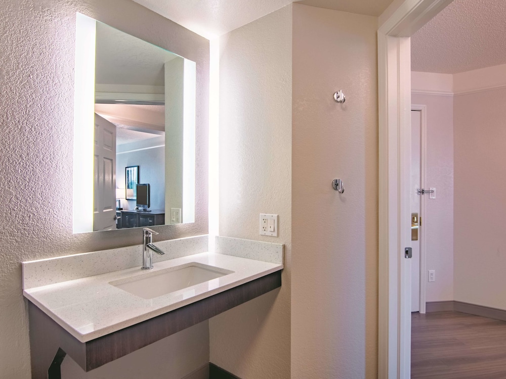 La Quinta Inn And Suites By Wyndham Oklahoma City Norman 23/51