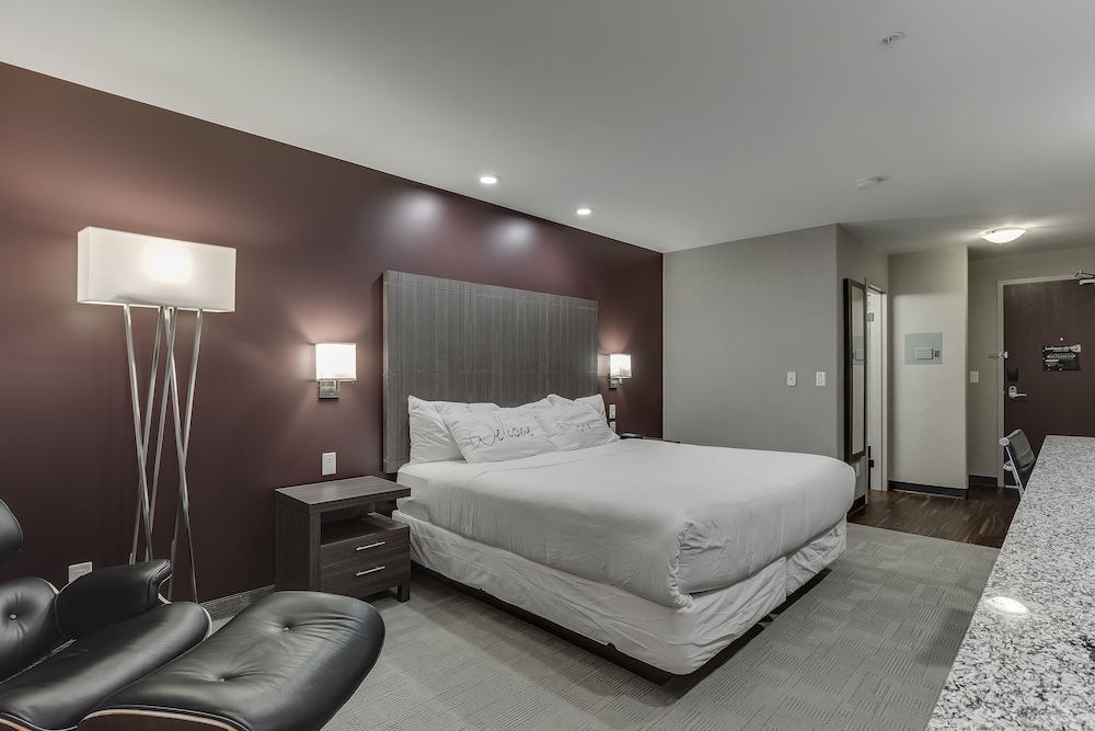 غرفة بزنس بسرير كينج، Home Inn Suites Saskatoon South 5/6