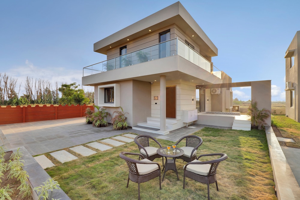 Goverdhan Greens Resort Dwarka 1/50