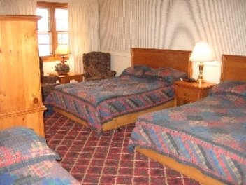 Glass House Inn 1/3