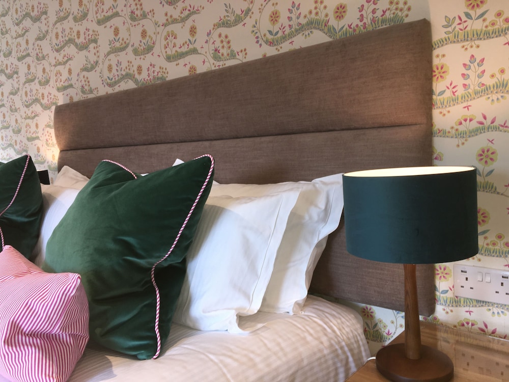 The Hideaway At Windermere 10/50