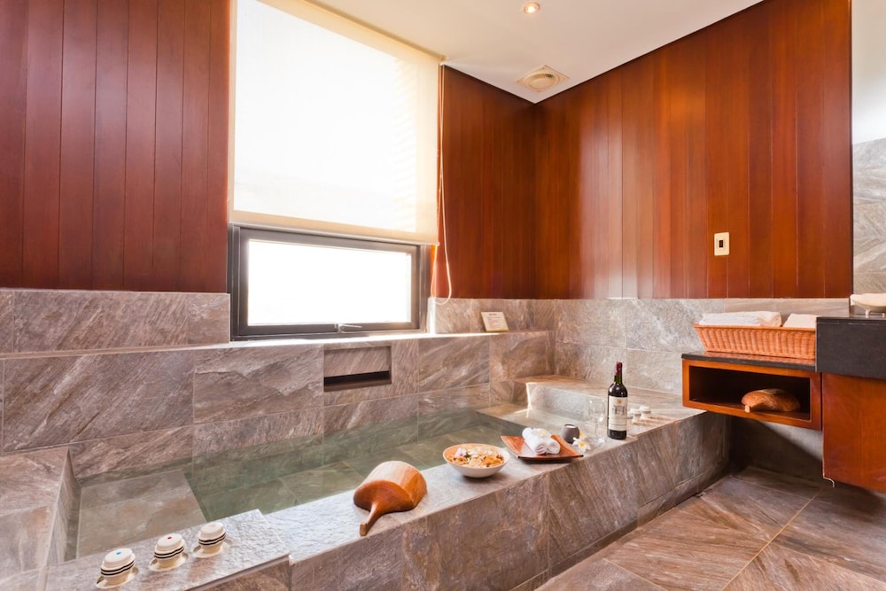 The Loft Seaside Suites 40/72