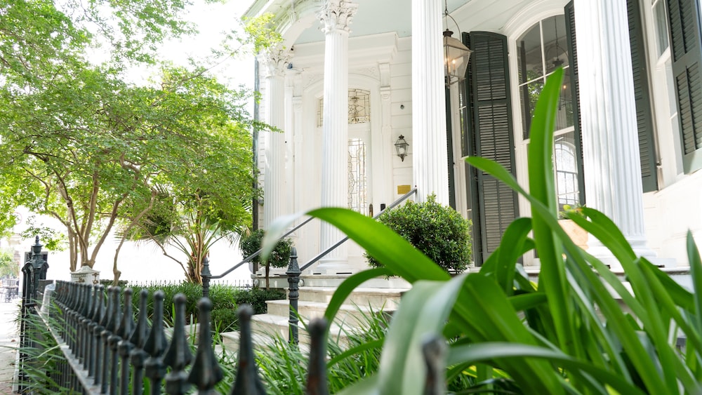 Melrose Mansion 60/68