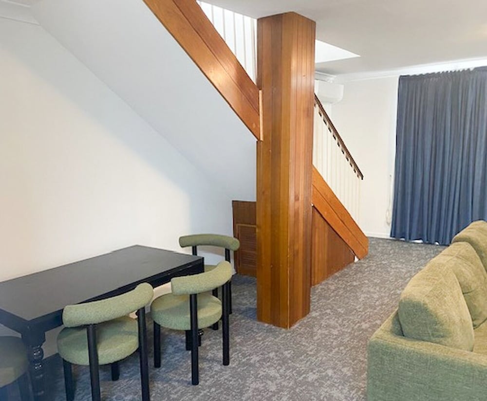 EL TORO MOTOR INN 40/56