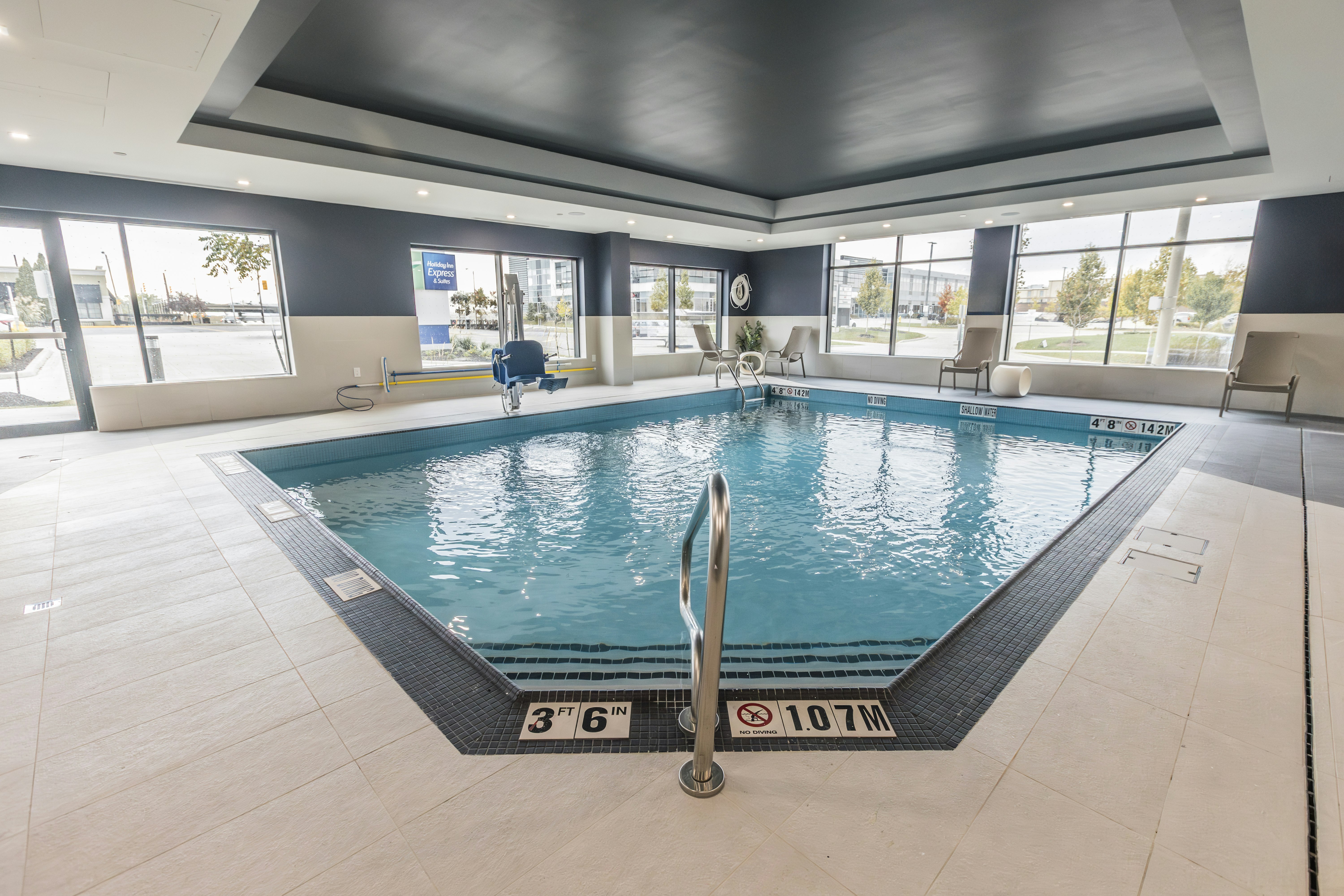 Holiday Inn Express & Suites Toronto Airport South 24/50
