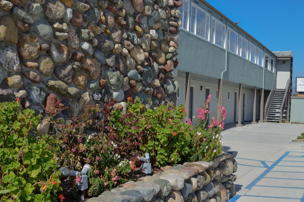 Sea Breeze Inn 56/64