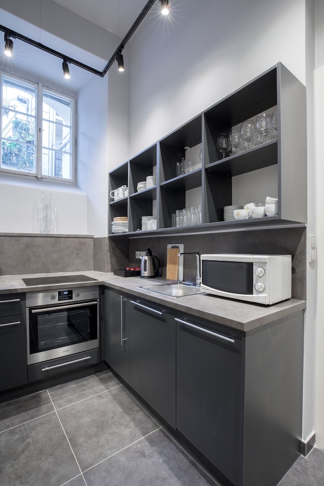 Old Town Square Residence by Emblem 5/36