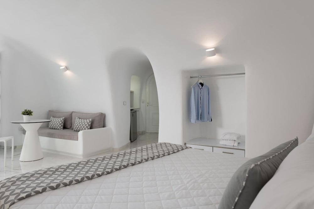 White Concept Caves - Adults Only 11/34