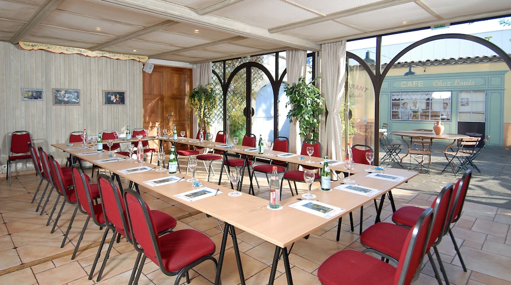 restaurant cafeteria